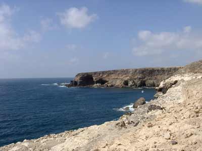 Höhlen der Caleta Negra